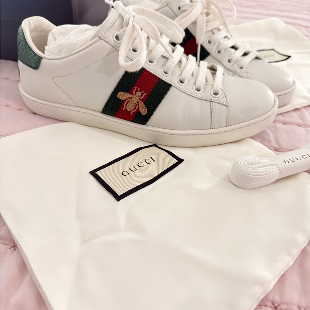 Gucci White Leather Sneakers with Red and Green Accents